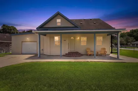 1215 E Walker St, League City, TX 77573