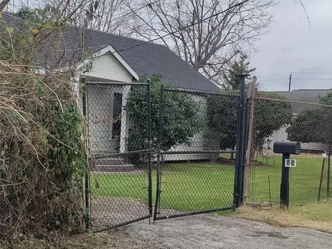 2824 Black St, Houston, TX 77023