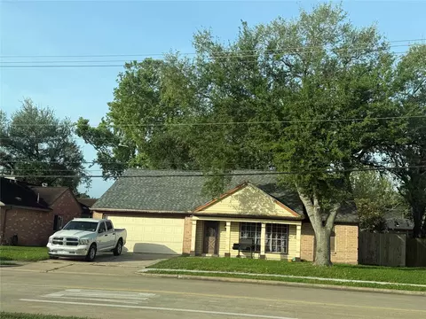 2430 Shady Bend Dr, Pearland, TX 77581