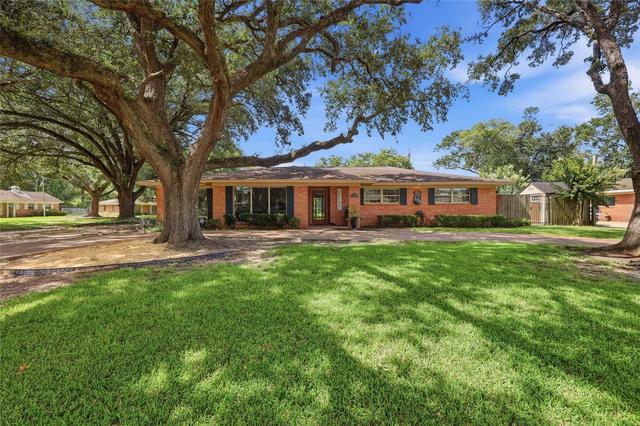 3890 Kenwood Dr, Beaumont, TX 77706