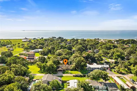 4727 Bland St, Seabrook, TX 77586