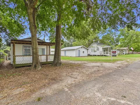 Exterior - 150 Jupiter Dr, Trinity, TX 75862 photo 4 of 12