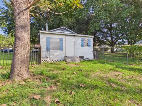 Exterior - 150 Jupiter Dr, Trinity, TX 75862 photo 8 of 12