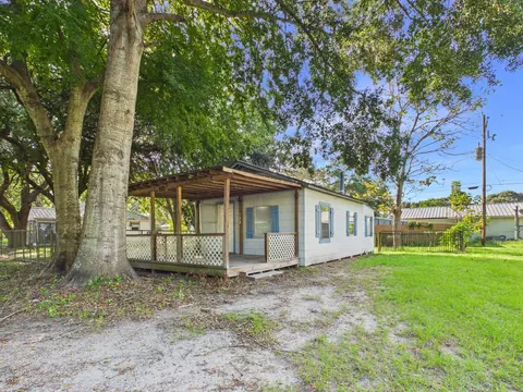 Exterior - 150 Jupiter Dr, Trinity, TX 75862 photo 3 of 12