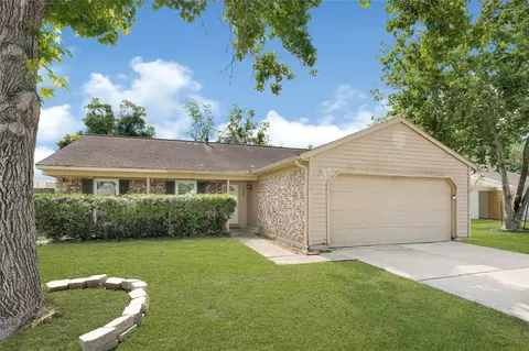 346 Wedgerock Dr, Webster, TX 77598