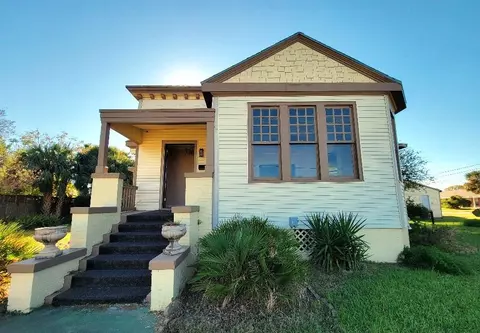 2707 57th St, Galveston, TX 77551