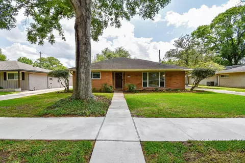 5727 Arboles Dr, Houston, TX 77035