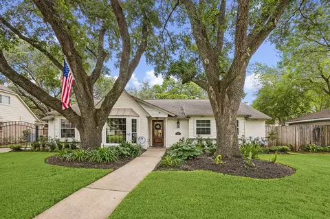 1307 Berrywood Ln, Houston, TX 77077