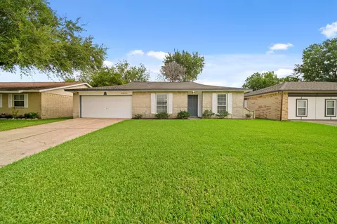 9903 Robin St, La Porte, TX 77571