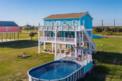 986 Edson Dr, Gilchrist, TX 77617