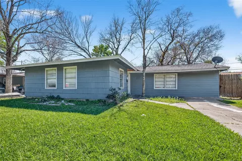 6022 Lyndhurst Dr, Houston, TX 77033