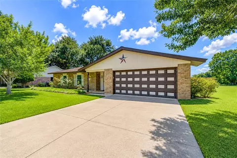 1320 Linwood Dr, Wharton, TX 77488
