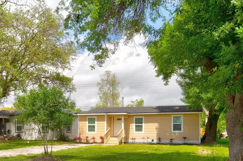 100 18th Ave N, Texas City, TX 77590