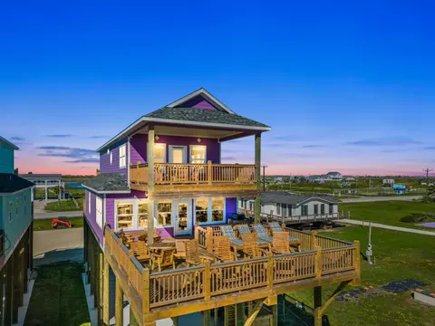 994 Jean St, Gilchrist, TX 77617