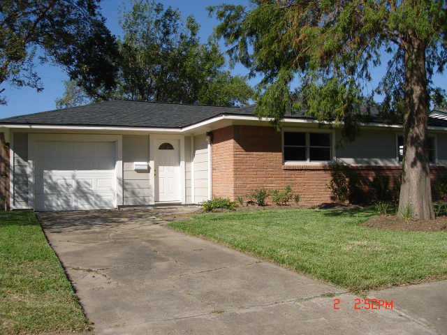 3207 Tanglebriar Dr, Pasadena, TX 77503 photo 1