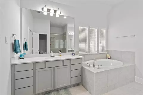 Bath - 4831 Dove Cove Ln, League City, TX 77573 photo 1 of 3