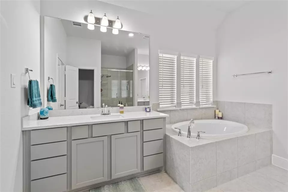 Bath - 4831 Dove Cove Ln, League City, TX 77573 photo 1 of 3