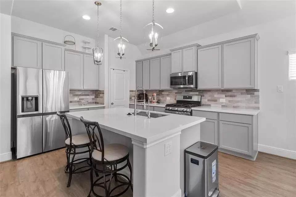 Kitchen - 4831 Dove Cove Ln, League City, TX 77573 photo 1 of 2