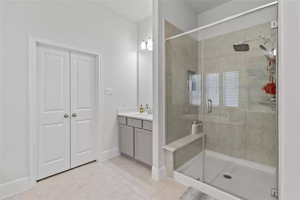 Bath - 4831 Dove Cove Ln, League City, TX 77573 photo 2 of 3