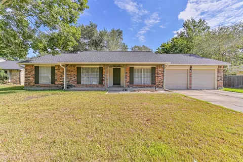 1104 Lost River Dr, Friendswood, TX 77546