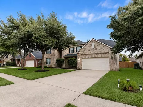 1752 Silver Bend Dr, Dickinson, TX 77539