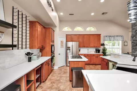 Kitchen - 7 New Dawn Pl, Conroe, TX 77385 photo 2 of 8