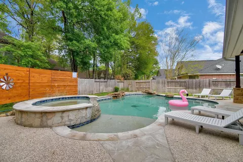 Exterior - 7 New Dawn Pl, Conroe, TX 77385 photo 6 of 7