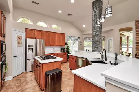 Kitchen - 7 New Dawn Pl, Conroe, TX 77385 photo 3 of 8