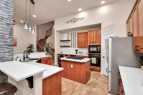 Kitchen - 7 New Dawn Pl, Conroe, TX 77385 photo 5 of 8