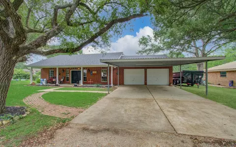 9501 Gene St, Needville, TX 77461