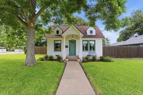 1302 Austin St, Richmond, TX 77469