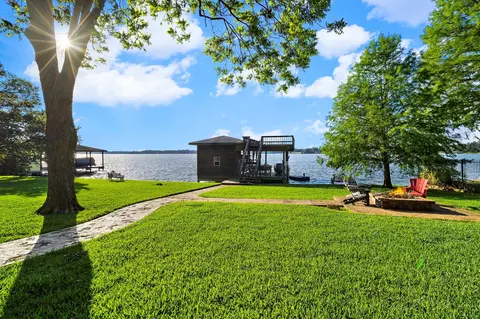 346 Shoreline Dr, Livingston, TX 77351