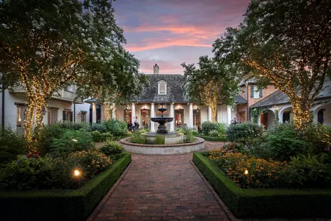 2 Grand Colonial Dr, The Woodlands, TX 77382