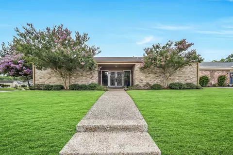 16 Charleston St N, Sugar Land, TX 77478