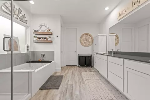 Bath - 10009 Gray Jay Ct, Conroe, TX 77384 photo 2 of 5