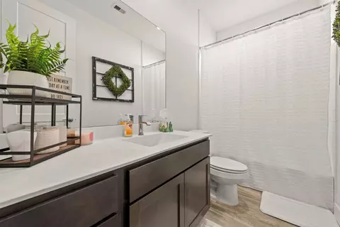 Bath - 10009 Gray Jay Ct, Conroe, TX 77384 photo 4 of 5
