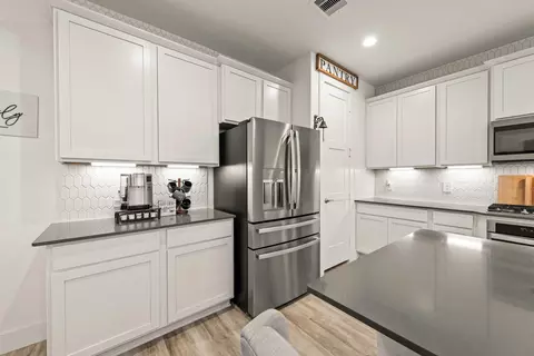 Kitchen - 10009 Gray Jay Ct, Conroe, TX 77384 photo 2 of 5