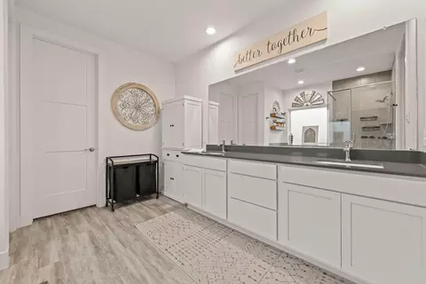 Bath - 10009 Gray Jay Ct, Conroe, TX 77384 photo 3 of 5