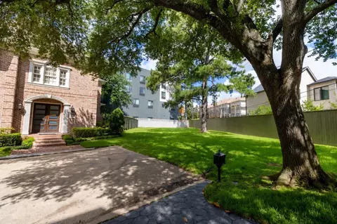 402 Prestwick Ct, Houston, TX 77057
