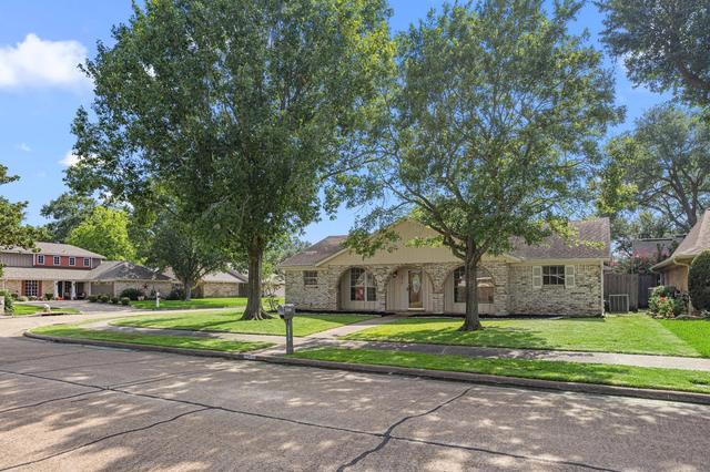 2510 Maxwell Ln, Deer Park, TX 77536