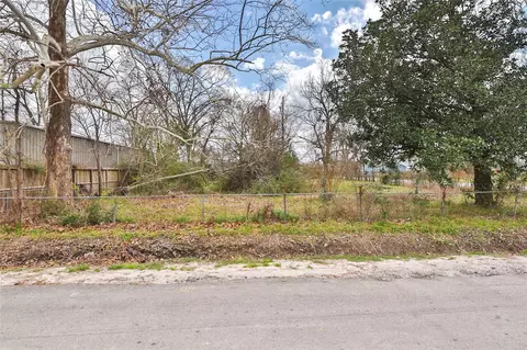 202 Burbank St, Houston, TX 77076