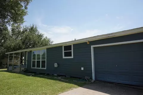 306 Center Way St, Lake Jackson, TX 77566