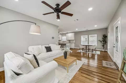 2219 Mckee St, Houston, TX 77009