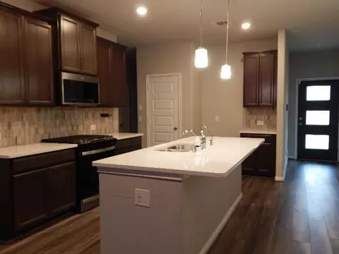Kitchen - 7103 Silverleaf Oak St, Conroe, TX 77304 photo 2 of 3