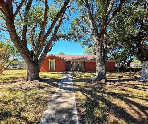 1305 2nd St, Hempstead, TX 77445