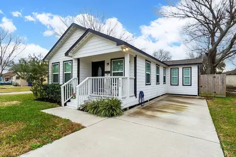 505 18th Ave N, Texas City, TX 77590
