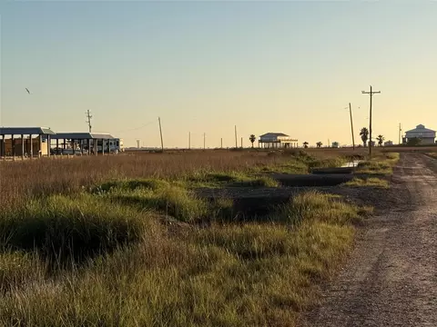 1112 Egret Pt, Crystal Beach, TX 77650