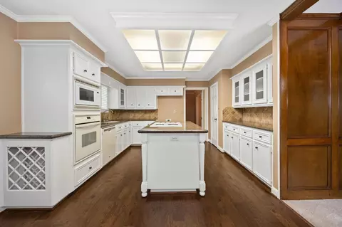 Kitchen - 6623 Ampton Dr, Spring, TX 77379 photo 4 of 5