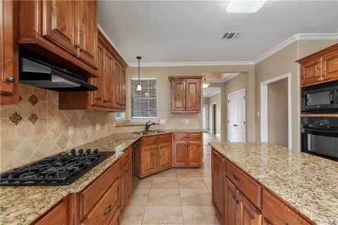 Kitchen - 1904 Debbie Dr, Bryan, TX 77802 photo 3 of 4