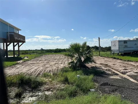 632 18th St, San Leon, TX 77539